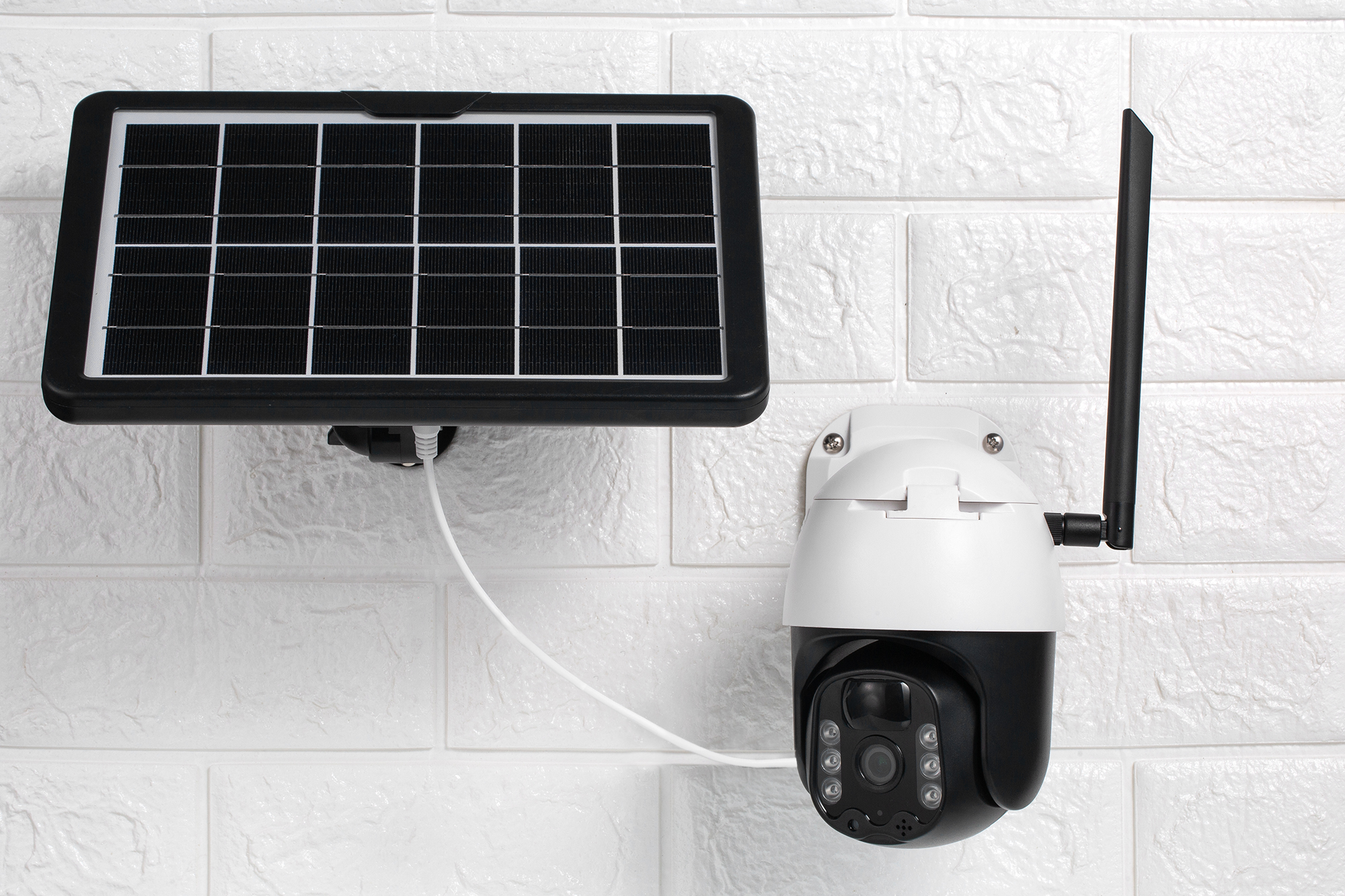 caméra pilotable avec panneau solaire indépendant